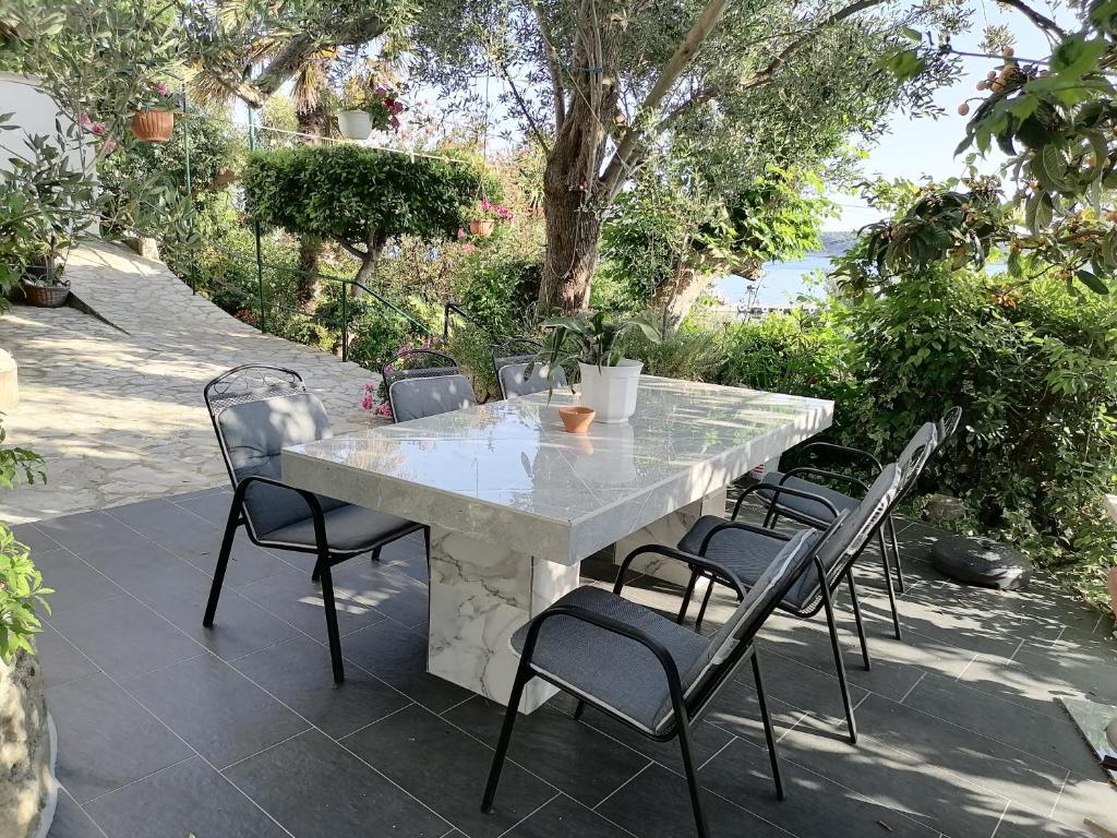 Paradise house 50m from sea photo
