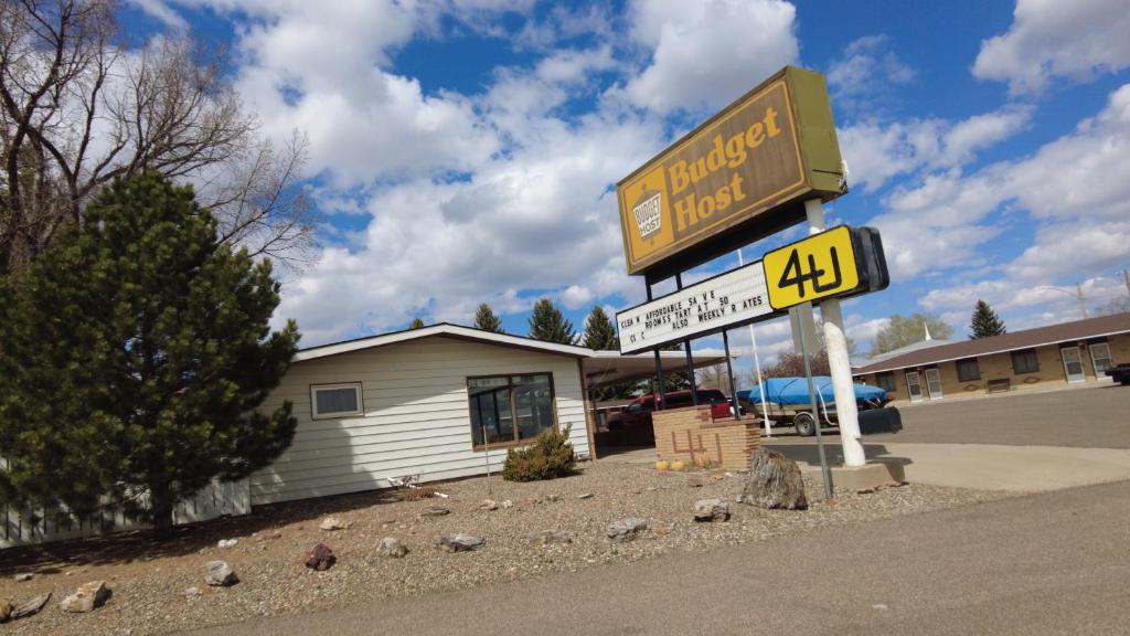 Budget Host 4U Motel photo