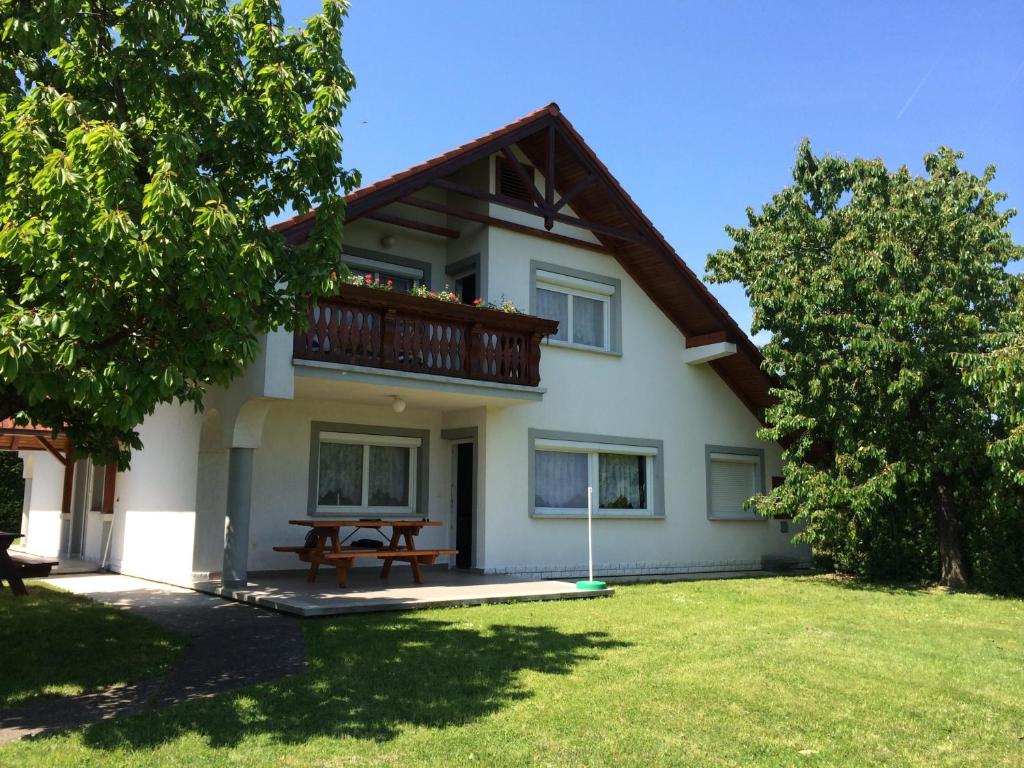 Frankie Holiday Apartment II. — Hotel in Balatongyorok