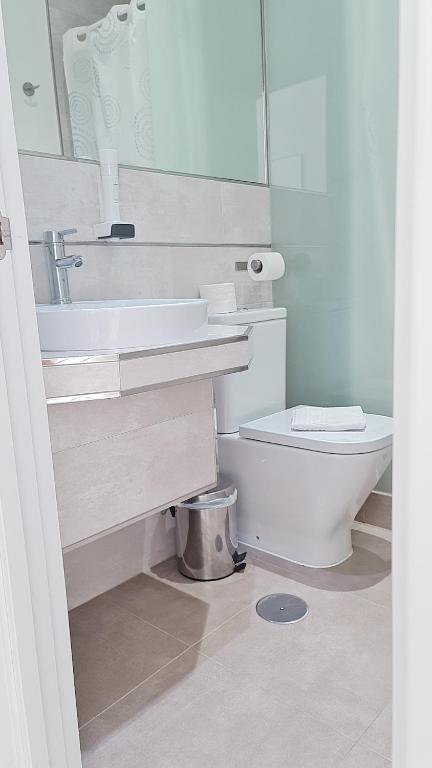 Hostal Met Madrid photo
