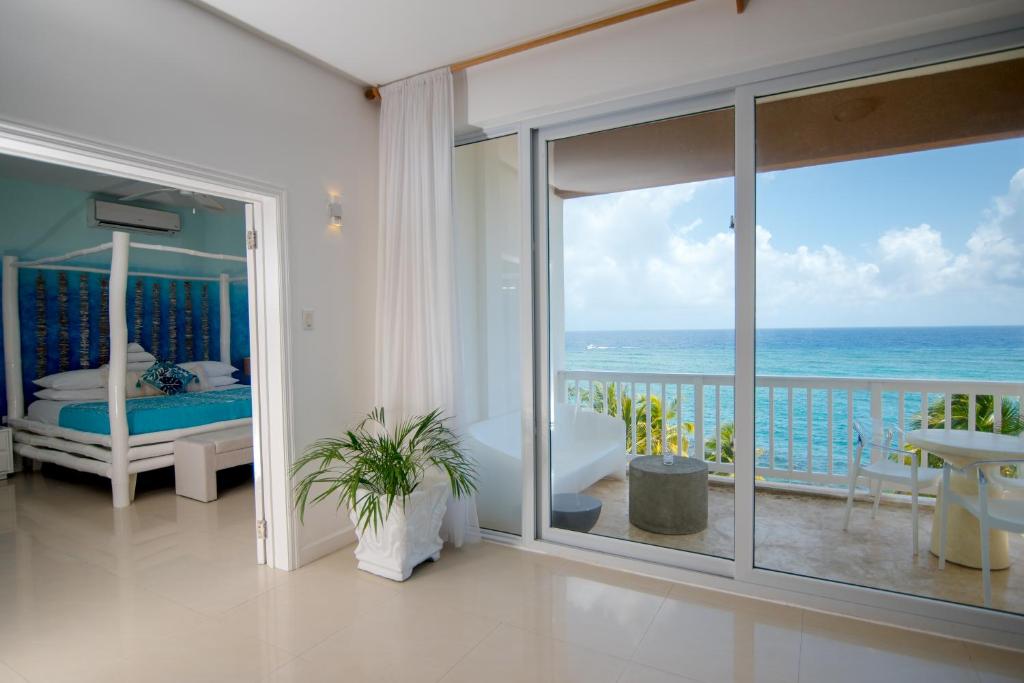 Ocho Rios Penthouse at Whispering Seas photo