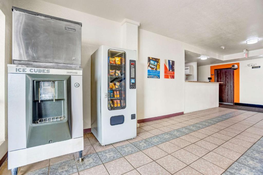 Motel 6-Moriarty, NM photo