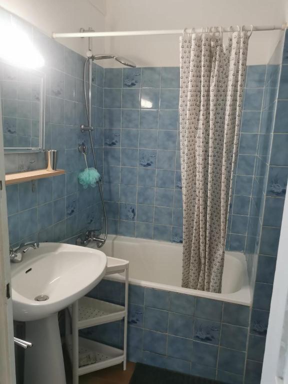 Bel appartement charme ancien dans quartier anime photo