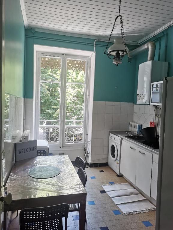 Bel appartement charme ancien dans quartier anime — Hotel in Grenoble