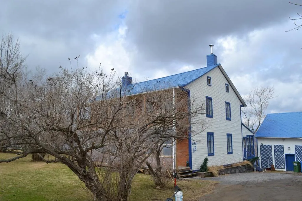 Gîte au Toit Bleu, hotel in Sainte-Famille