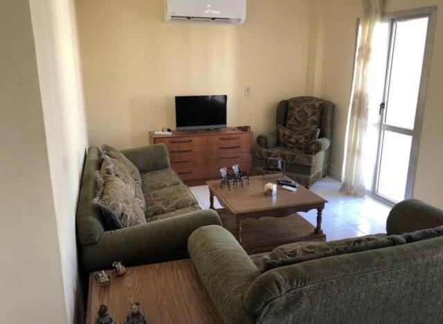Private Room in Apartment at Rehab City غرفة خاصة في شقة بمدينة الرحاب — Hotel in Cairo