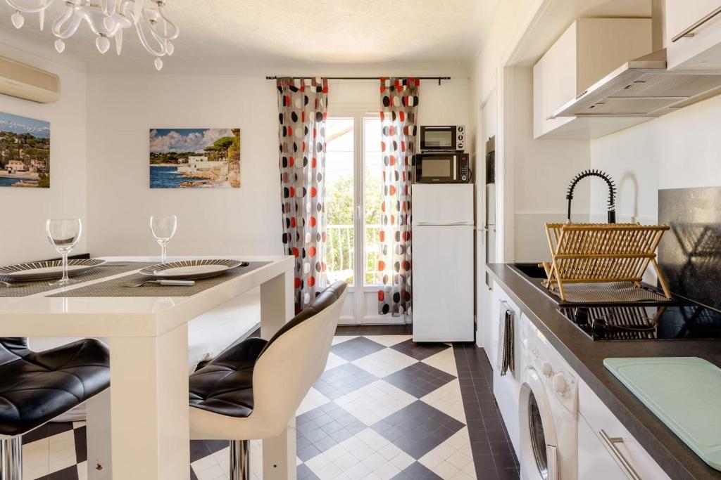 Studio Antibes - 5min des plages - Parking gratuit - Climatisation - 4