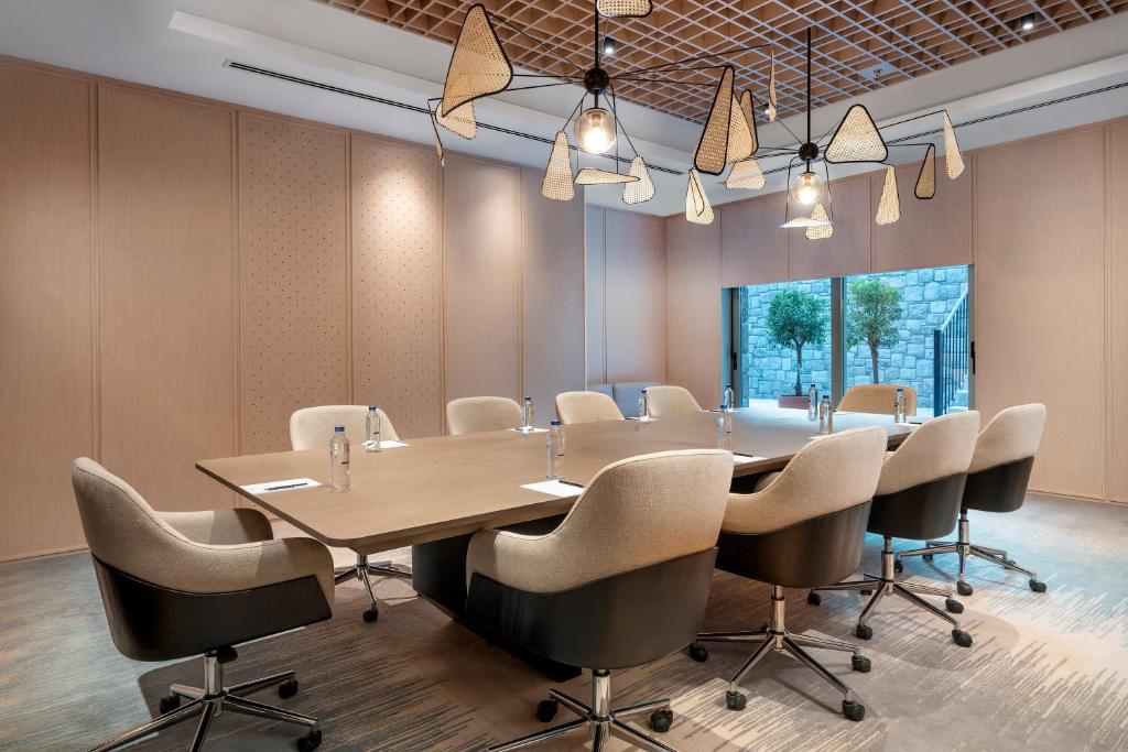 Toplantı odası / Geniş salon