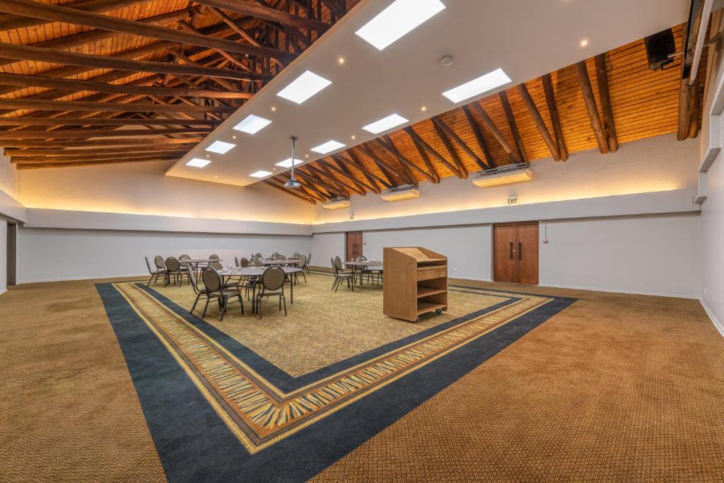 ศูนย์ธุรกิจ