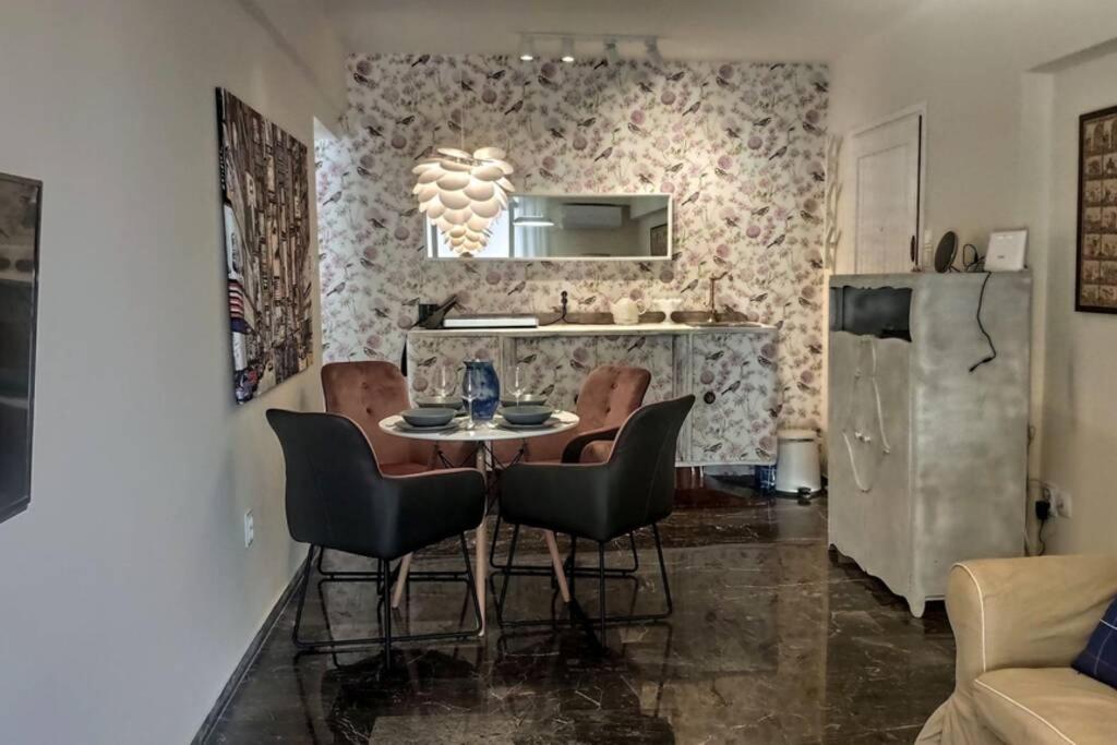 Luxurious apartment close to the beach and airport — Hotel in Porto Rafti
