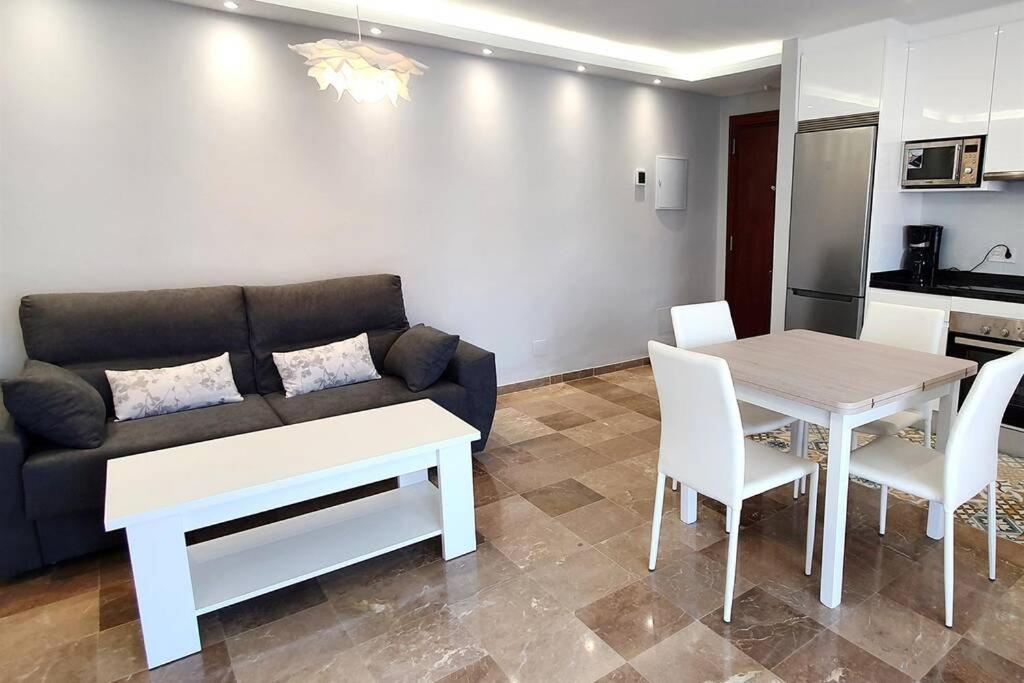 Modern Two Bedroom Apartment in Marbella Centre - 2