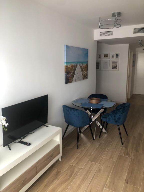 Exceptional 2 Bed Apartment a 2 Min Walk to Beach & close to Los Boliches Train - 2