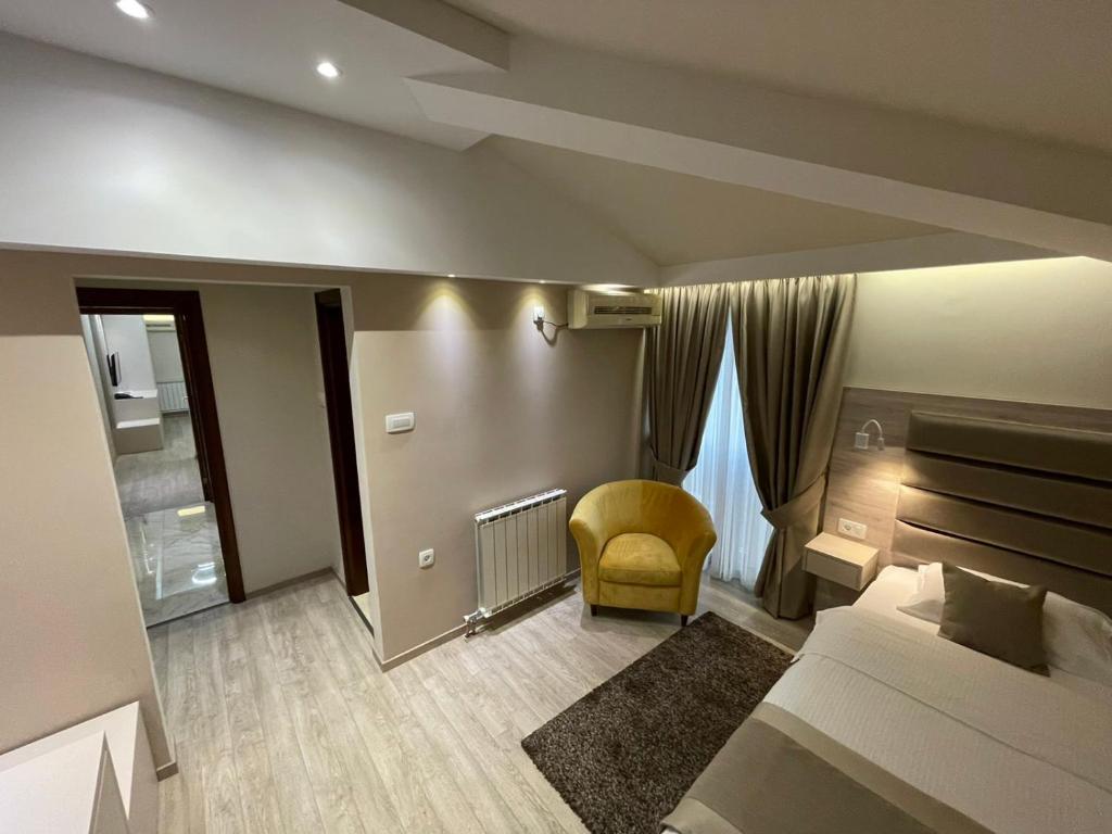 Hotel Holiday photo
