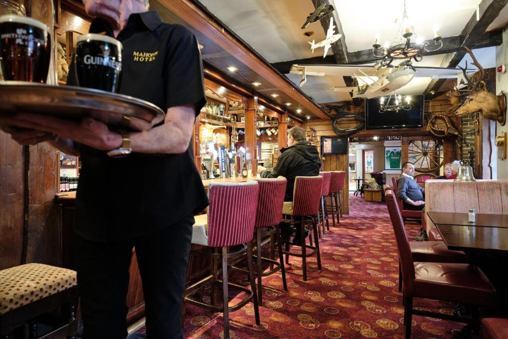 Mahon's Hotel photo