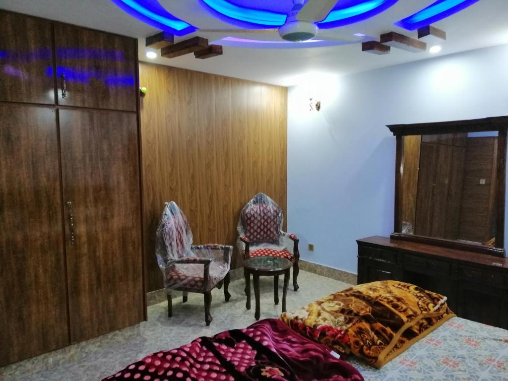 Full Private House Floor with Lounge & Balcony - Townhouse - Homestay photo