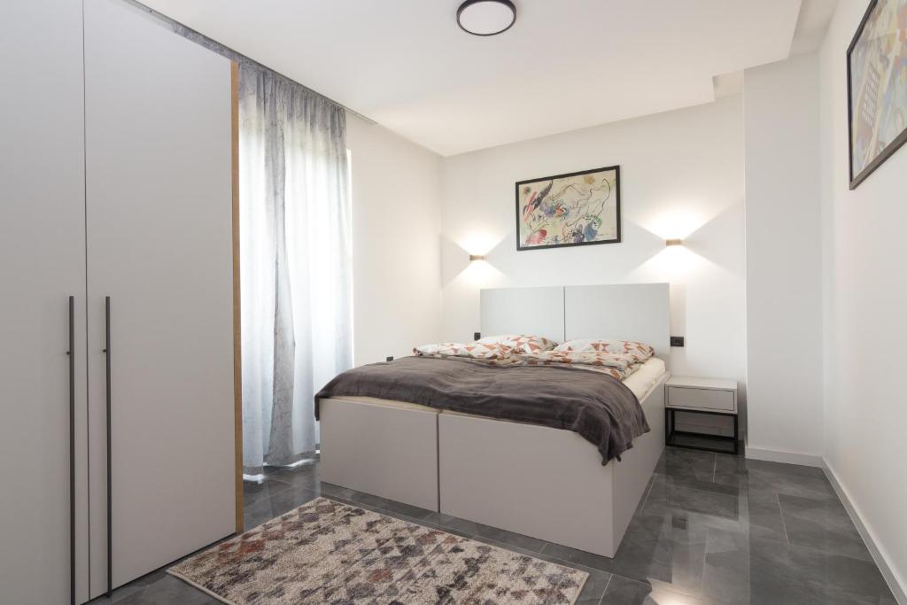 Deluxe Feliciano Apartments - 3
