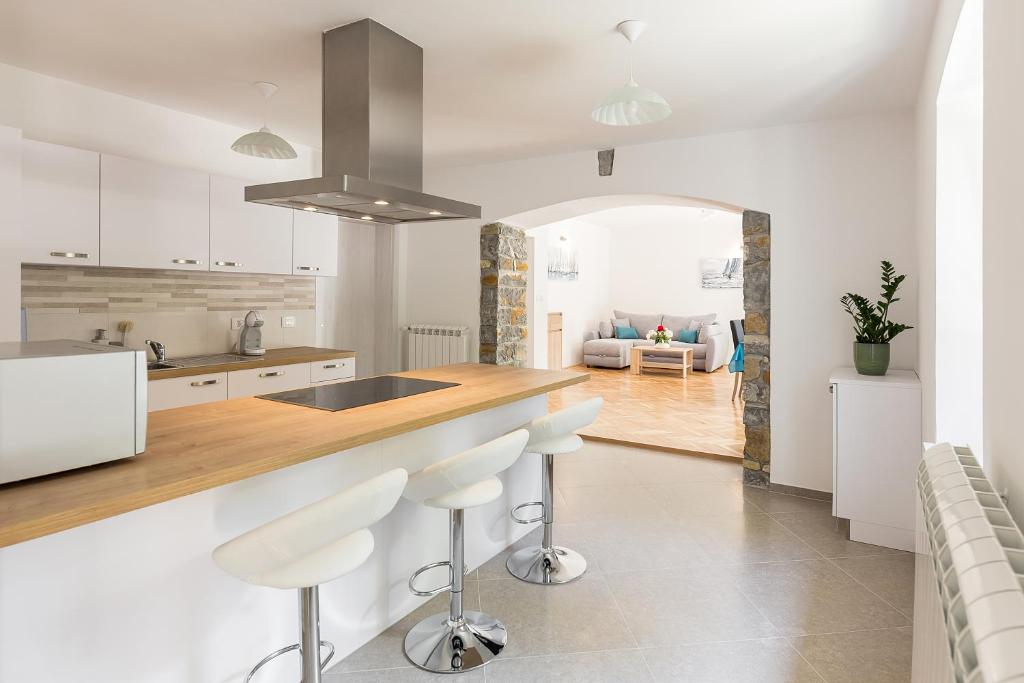 Apartma Sabina, Pobegi