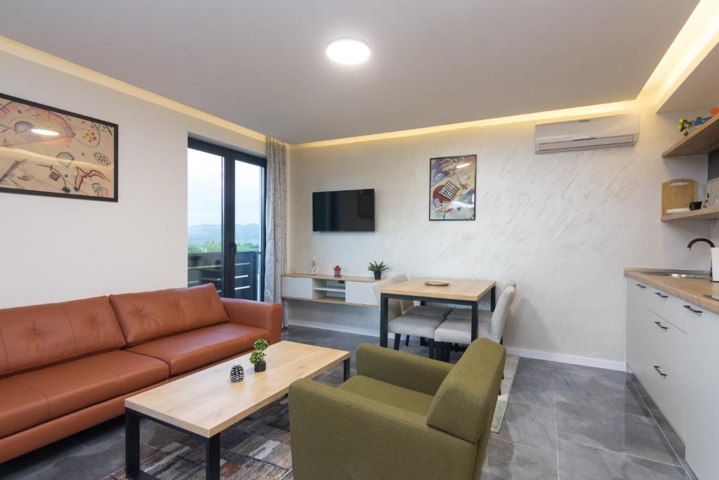 Deluxe Feliciano Apartments - 4