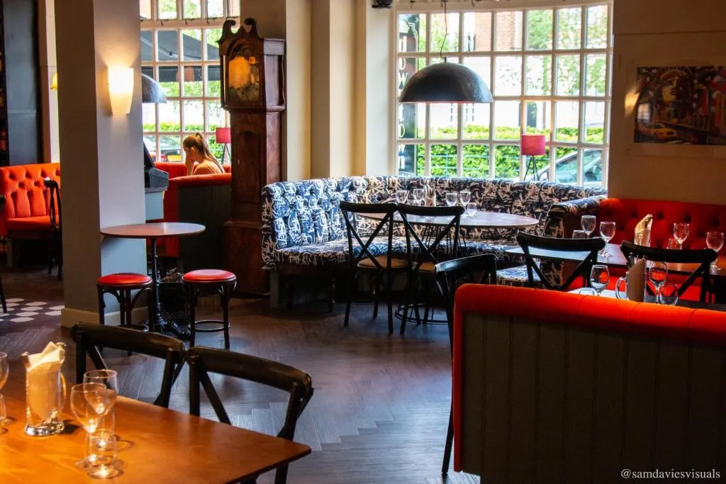 The Broadway Hotel、レッチワースのホテル
