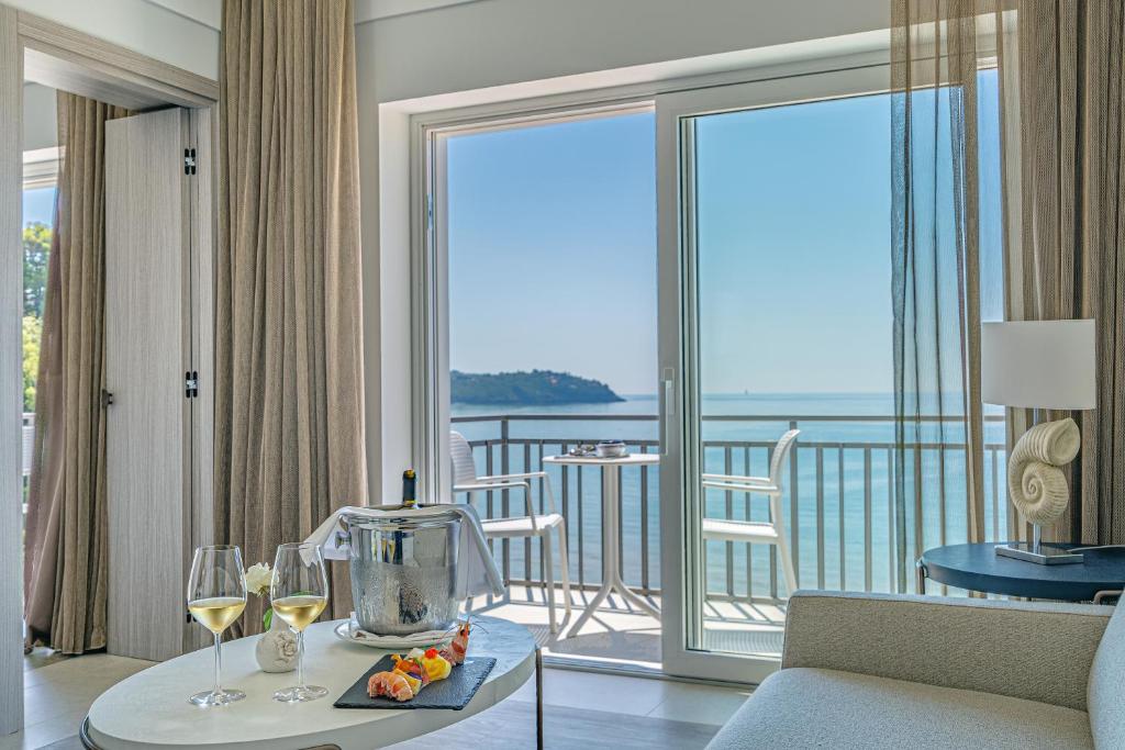 Summit Hotel - 5