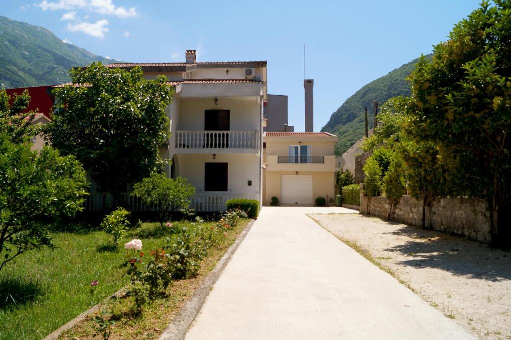 Veron Apartments - 3