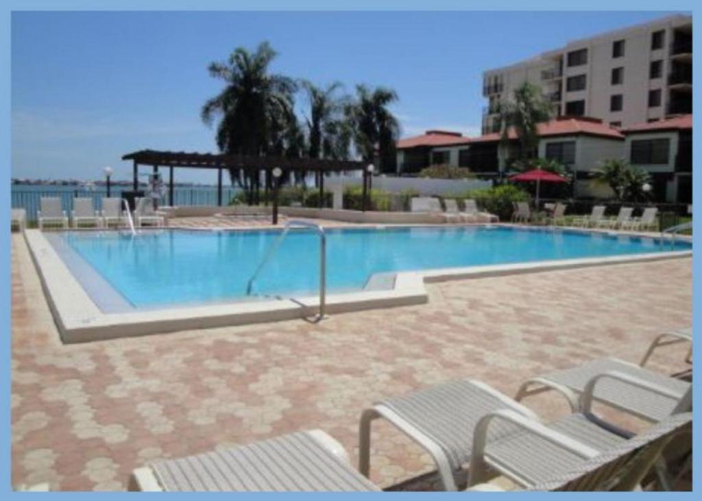 Bahia Cozy Poolside Unit, St Petersburg