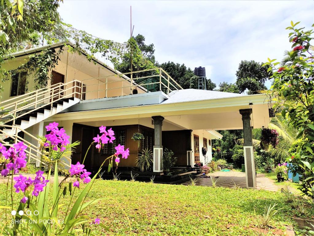 EAST STAVANGER — Hotel in Munnar