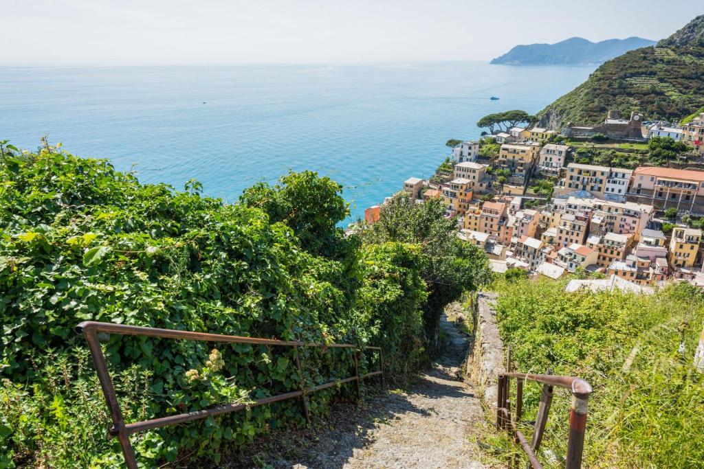 GuestHost - Riomaggiore Panoramic Apartment with Terrace! x6 - 2