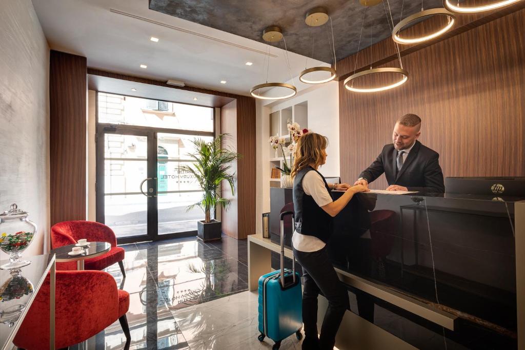 Front desk [24-hour]