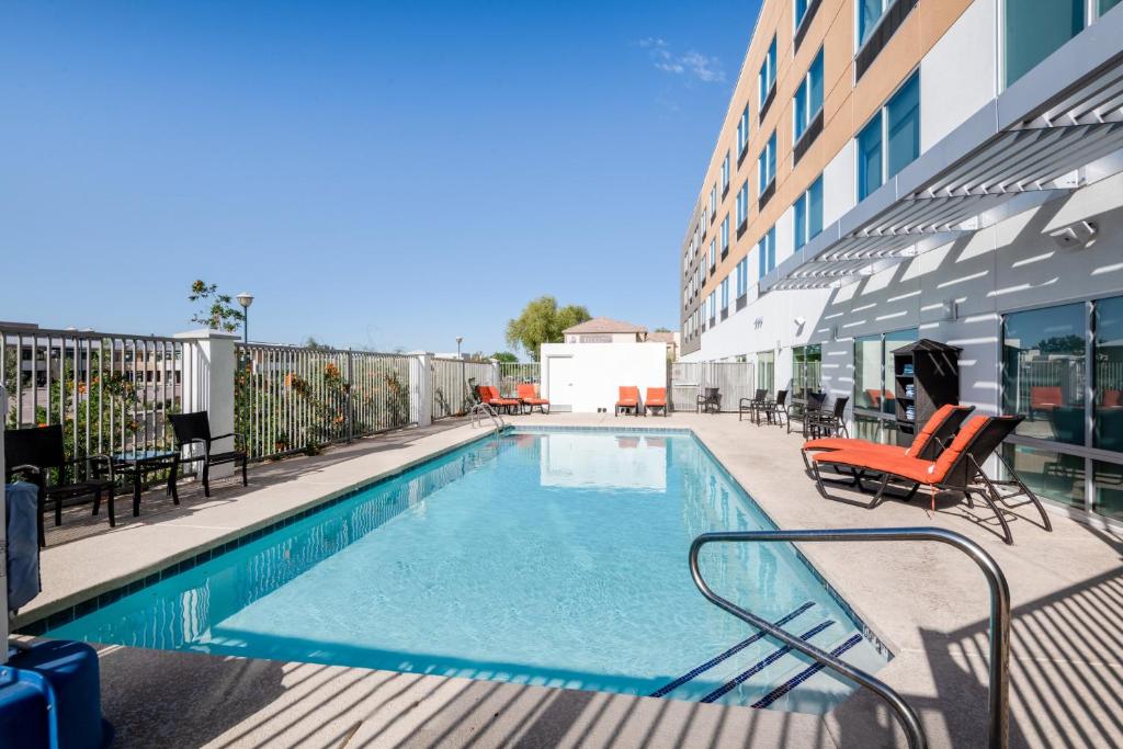 Holiday Inn Express And Suites Phoenix - Airport North photo