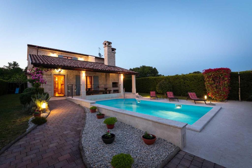 House Anka photo