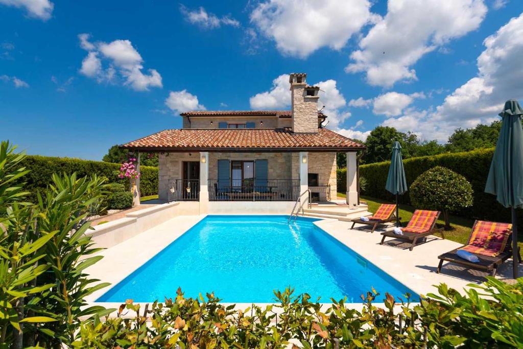 House Anka — Hotel in Tinjan
