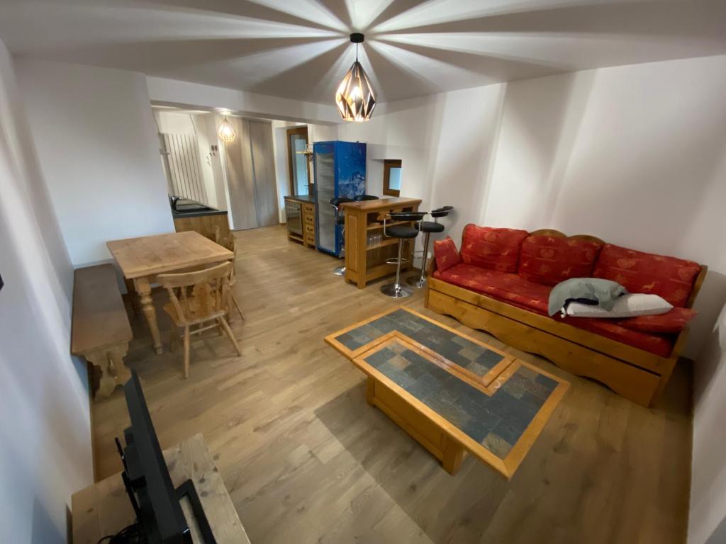 Appartement 75m2 duplex au cœur du village de Queige - 2