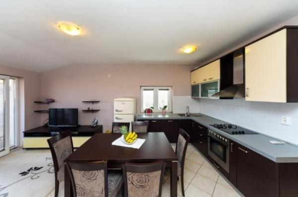 Apartment in Zaton (Zadar) with sea view, terrace, air conditioning, Wi-Fi (4814-2), Zaton