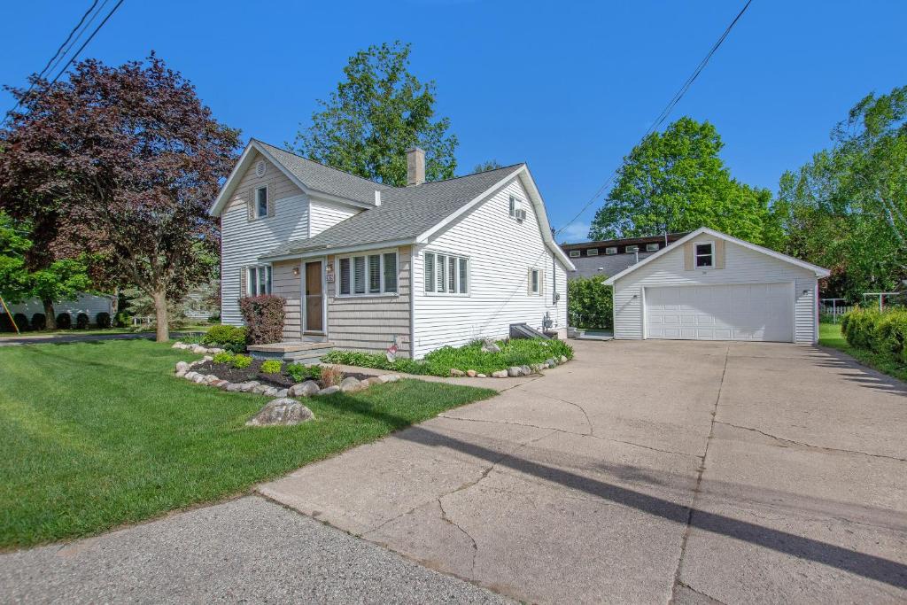 Harbor Charm, Harbor Springs