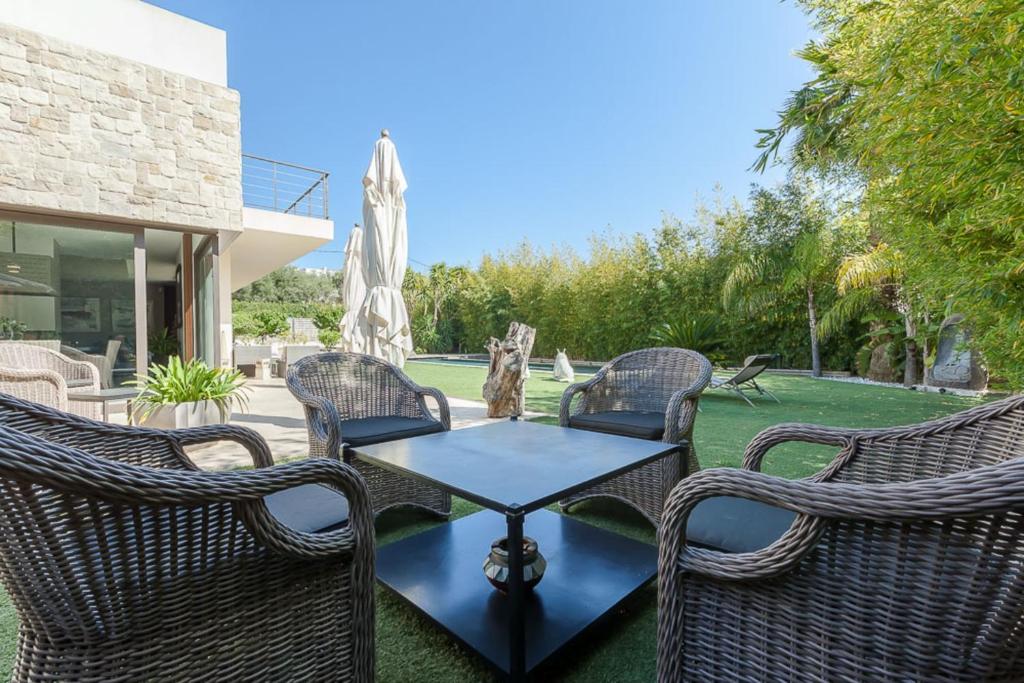Villa in Juan-Les-pins with heated pool - 4