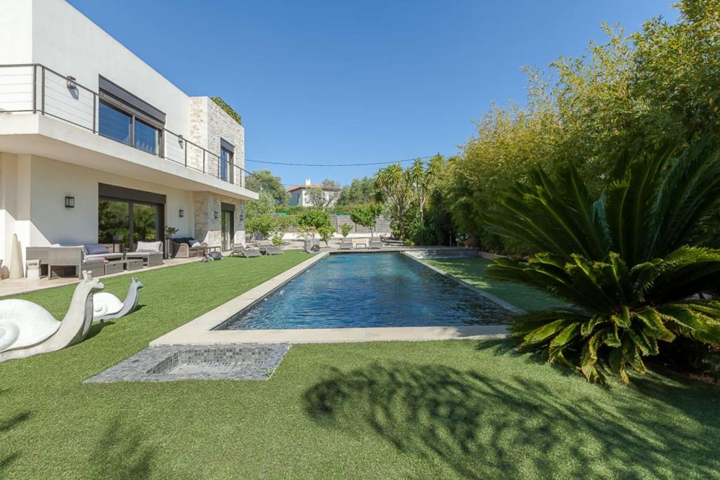 Villa in Juan-Les-pins with heated pool - 2