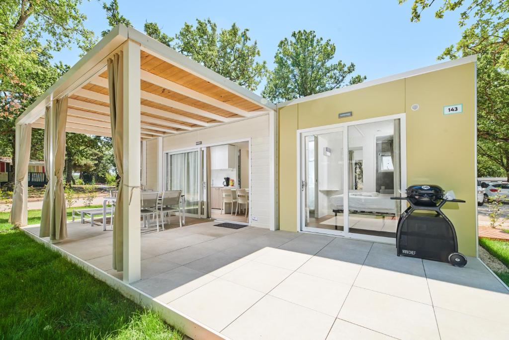 Camping Ulika Mobile Homes - Naturist — Hotel building in Poreč, Istria