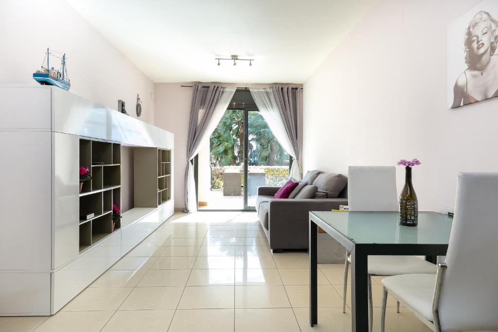 the beach milenium, Roses