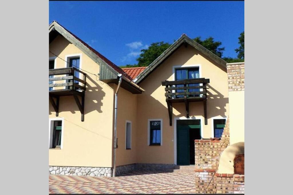 Borissza Vendeghaz (Ostoros Guesthouse) — Hotel in Eger