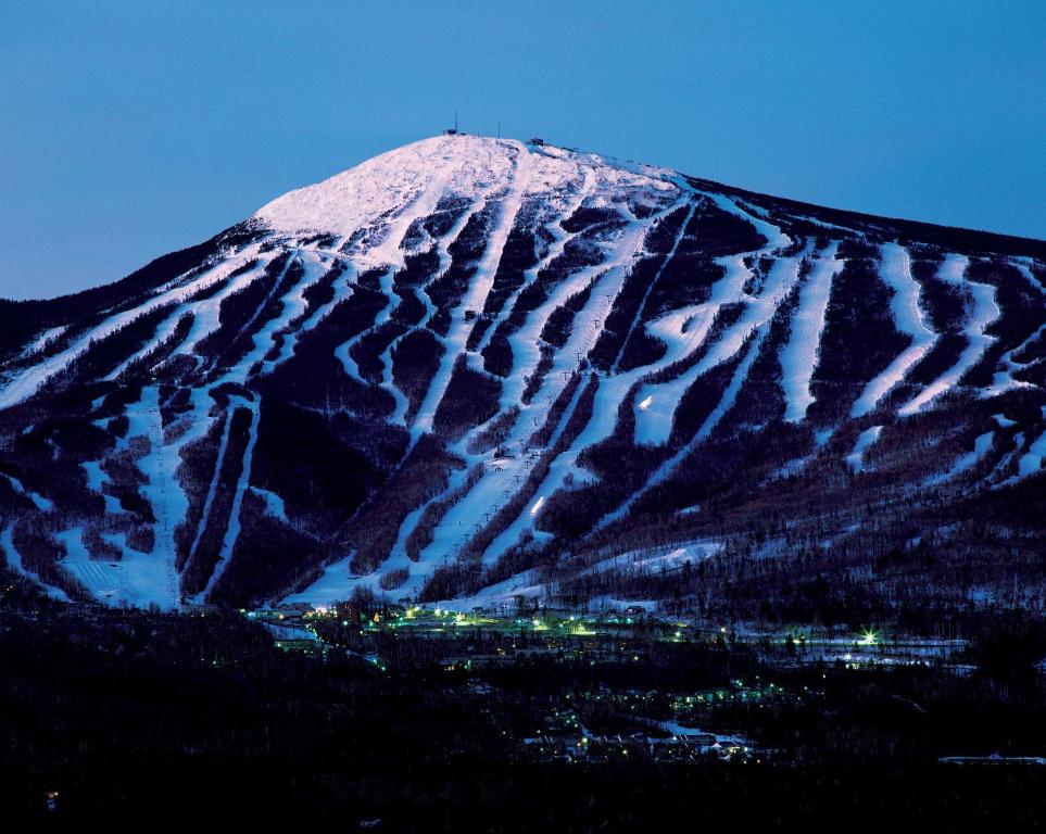 Sugarloaf Mountain Hotel — Hotel in Carrabassett Valley (ME)