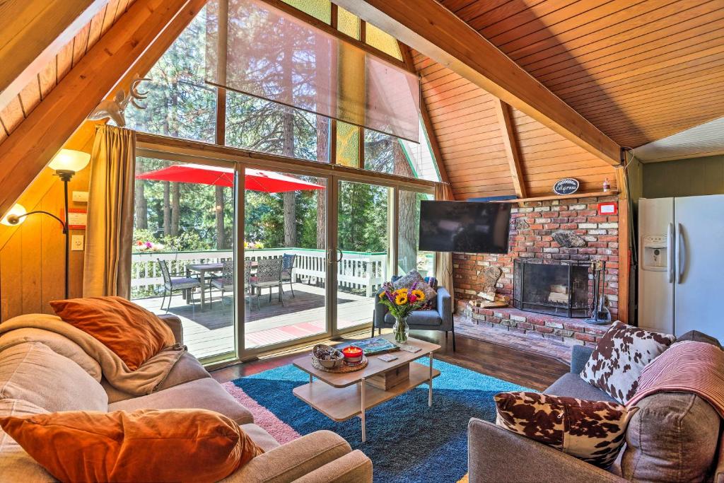 Running Springs A-Frame with Deck and Mtn Views!, Running Springs