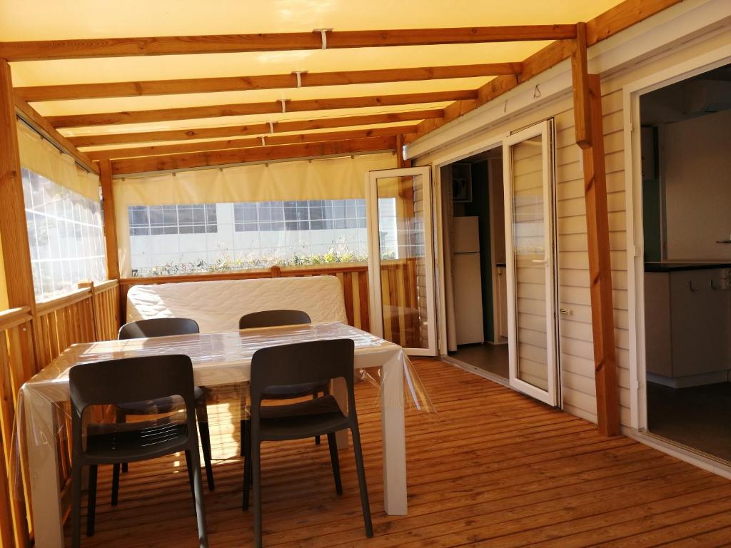 Mobil home 3 chambres climatisé pour 6 personnes à Hyères Les Palmiers, proche des plages - 2