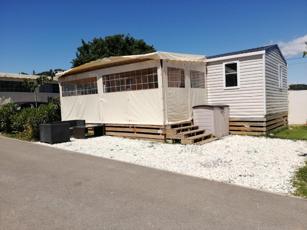 Mobil home 3 chambres climatisé pour 6 personnes à Hyères Les Palmiers, proche des plages - 3