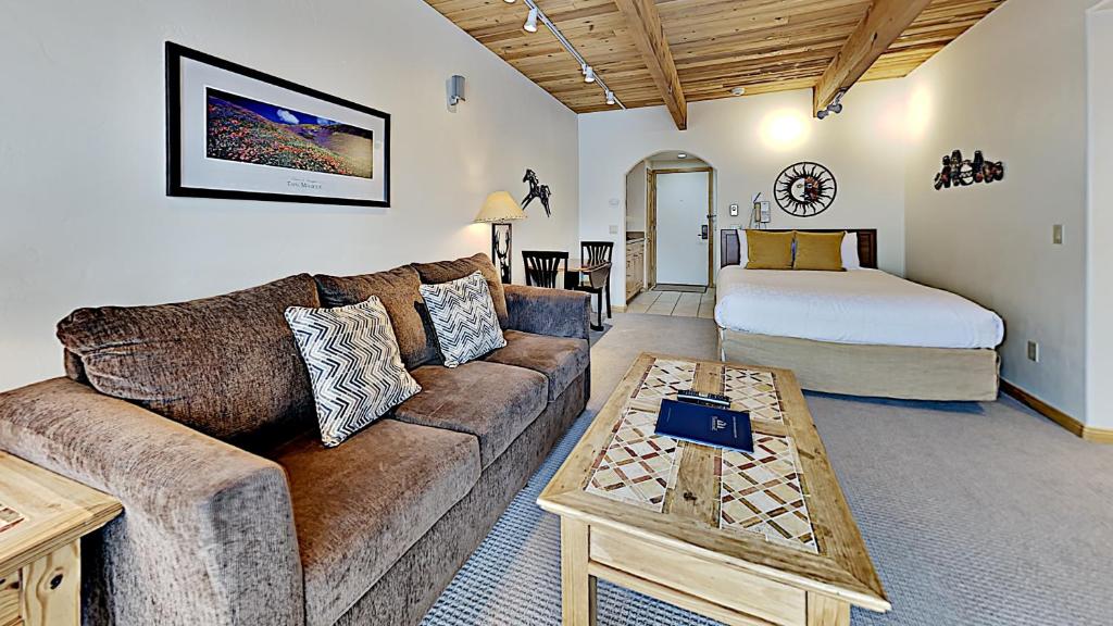 Timberline Condominiums Studio Deluxe Unit 215, Snowmass Village