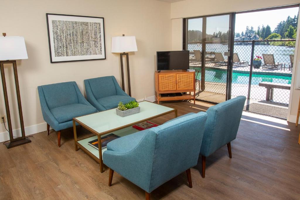 Lakeshore Inn photo