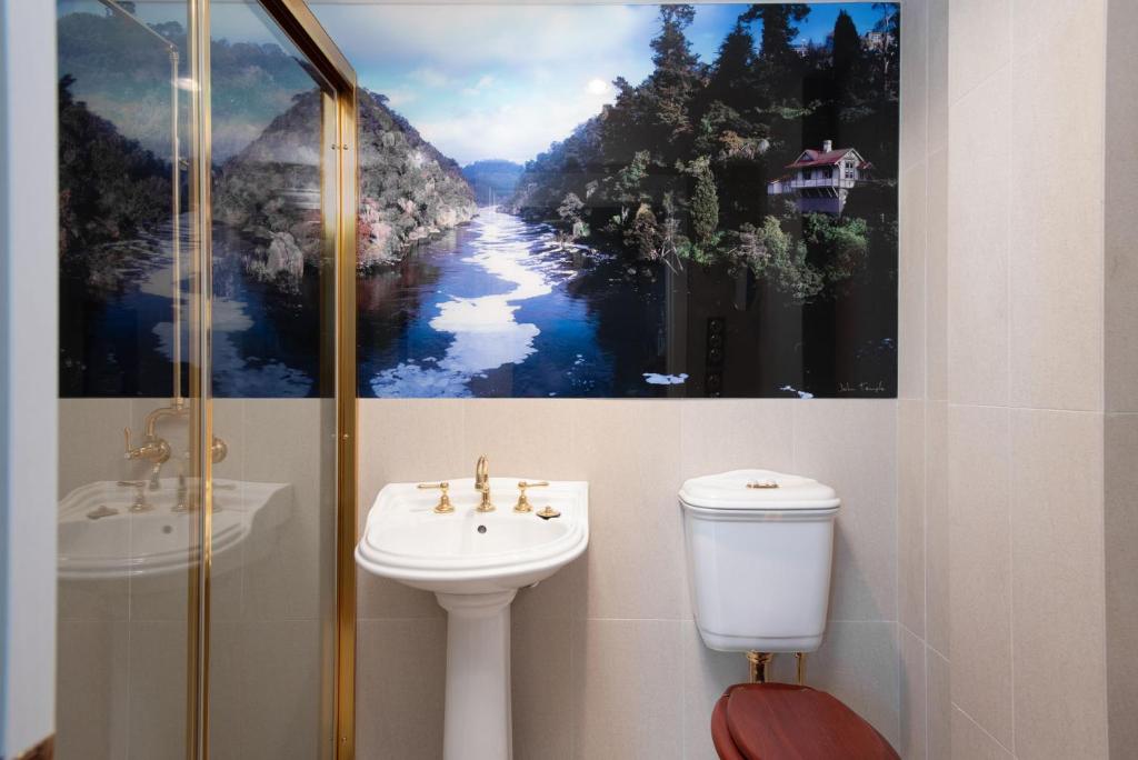 Fitzpatrick's Inn photo