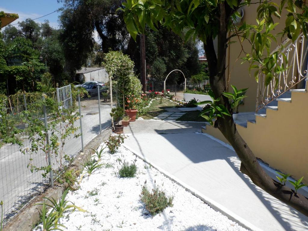 Gardelis Gardens photo
