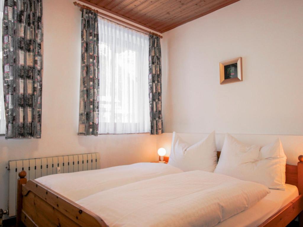 Apartment Edelweiss-1 by Interhome - 4