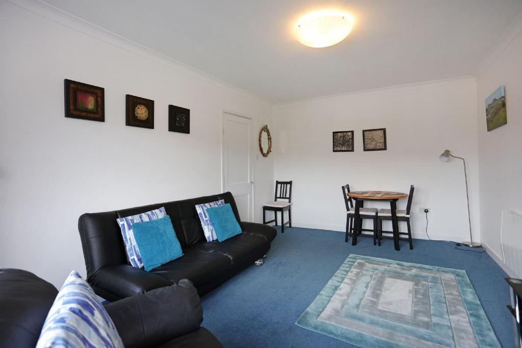 Ideal Central Edinburgh location with free on-site private parking photo